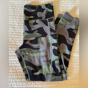 ZYIA Camo Pocket Light N Tight 7/8 length. EUC